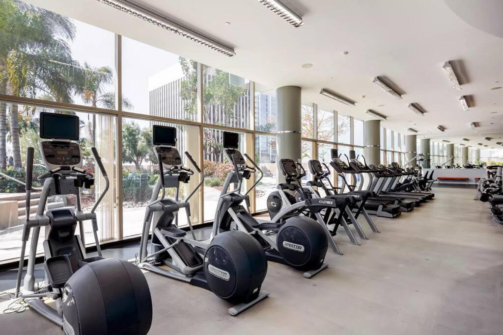 Lovely Upscale High Rise Private Parking & Pool Apartment Los Angeles Exterior foto
