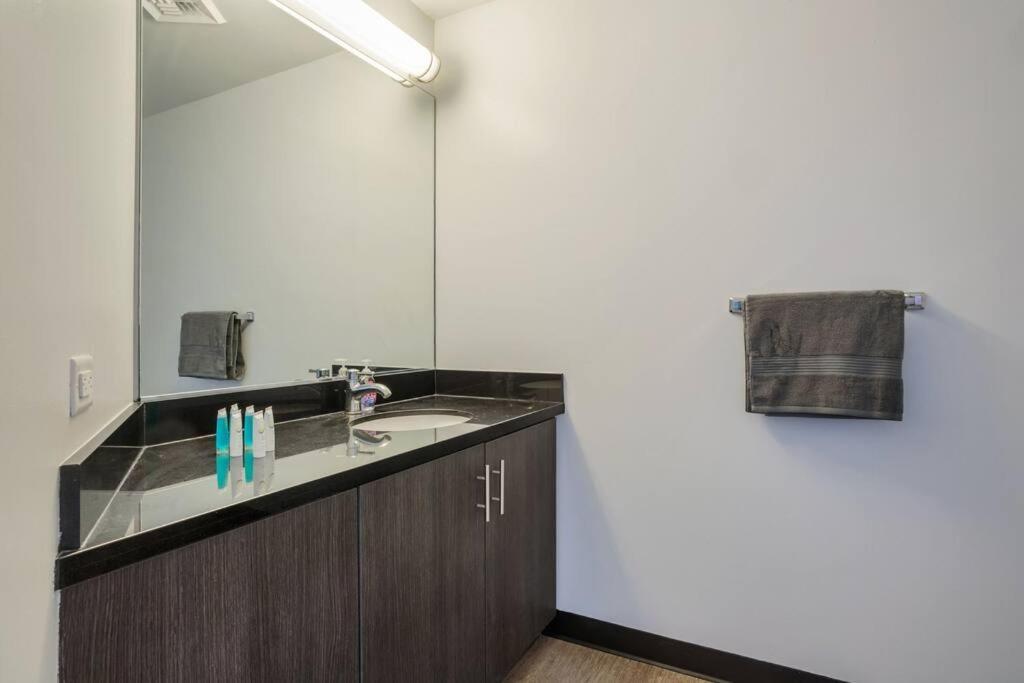 Lovely Upscale High Rise Private Parking & Pool Apartment Los Angeles Exterior foto