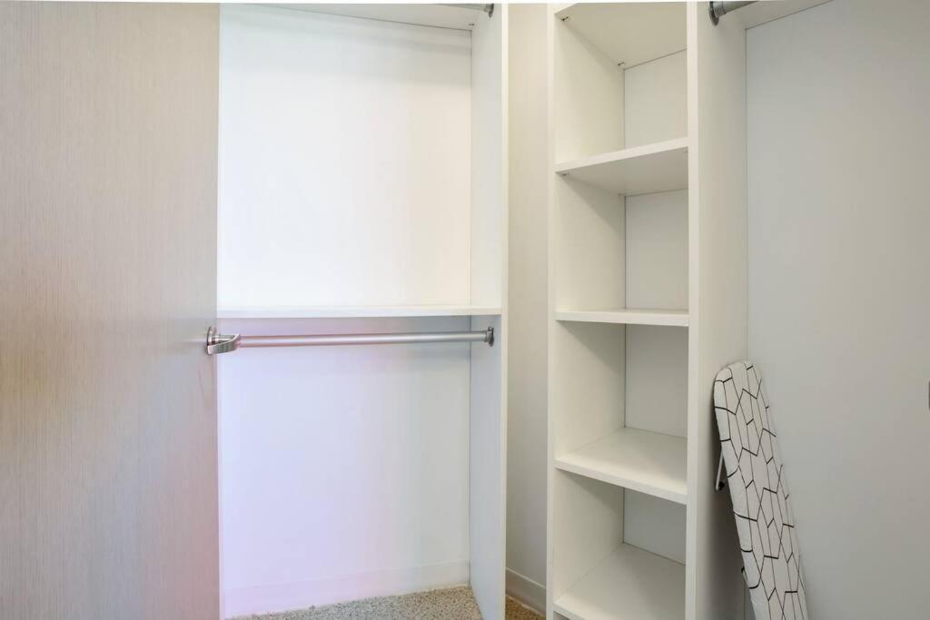 Lovely Upscale High Rise Private Parking & Pool Apartment Los Angeles Exterior foto