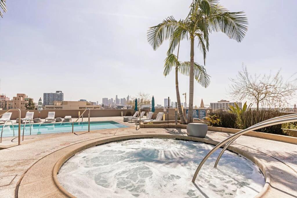 Lovely Upscale High Rise Private Parking & Pool Apartment Los Angeles Exterior foto