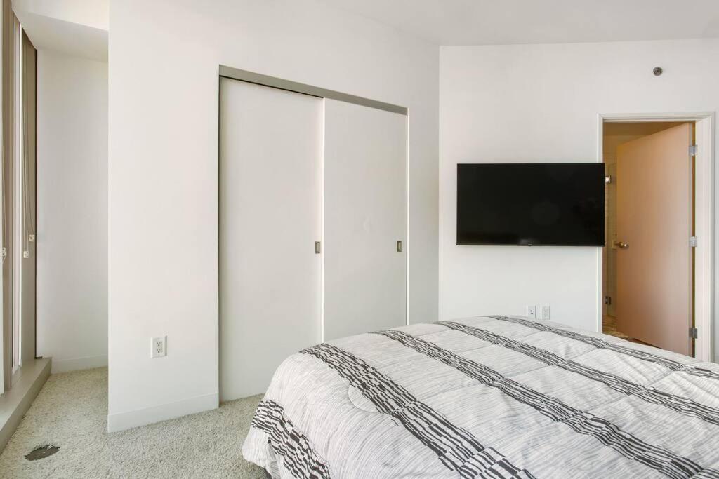 Lovely Upscale High Rise Private Parking & Pool Apartment Los Angeles Exterior foto