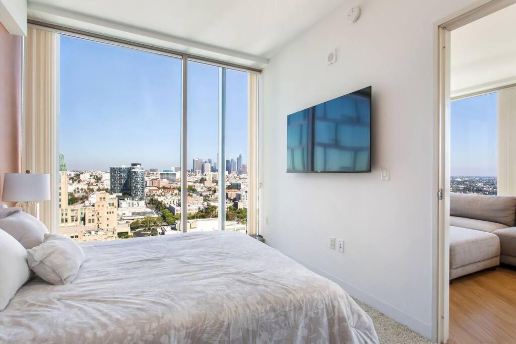Lovely Upscale High Rise Private Parking & Pool Apartment Los Angeles Exterior foto