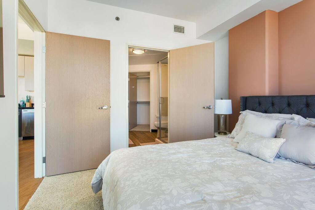 Lovely Upscale High Rise Private Parking & Pool Apartment Los Angeles Exterior foto
