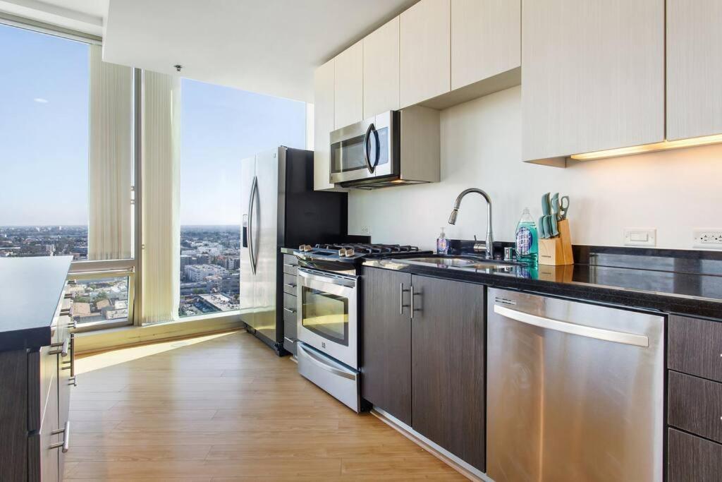Lovely Upscale High Rise Private Parking & Pool Apartment Los Angeles Exterior foto