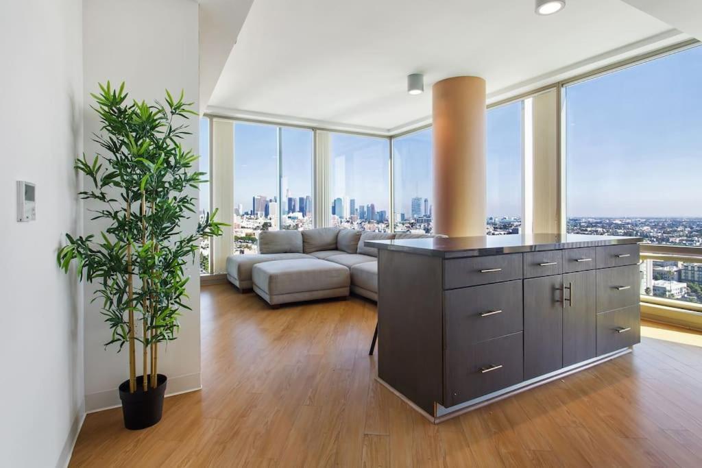 Lovely Upscale High Rise Private Parking & Pool Apartment Los Angeles Exterior foto