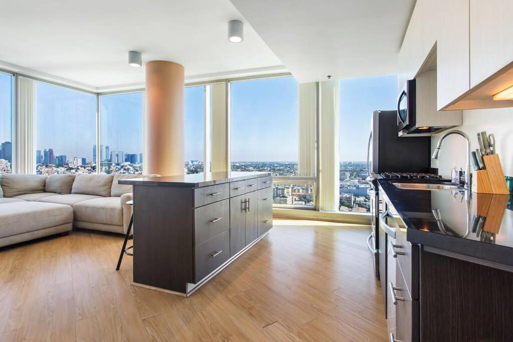 Lovely Upscale High Rise Private Parking & Pool Apartment Los Angeles Exterior foto